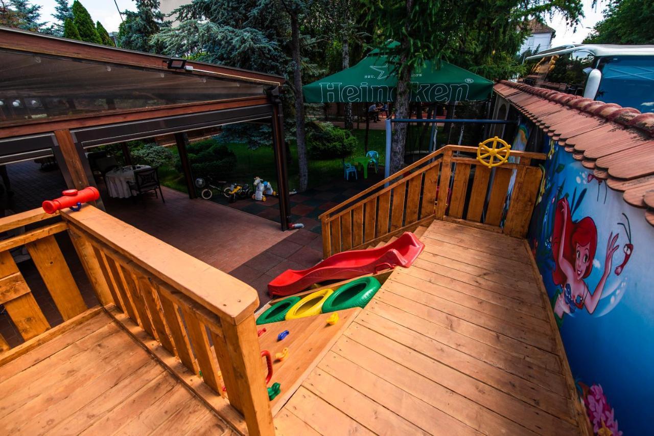 Hotel Golden House Craiova Bagian luar foto