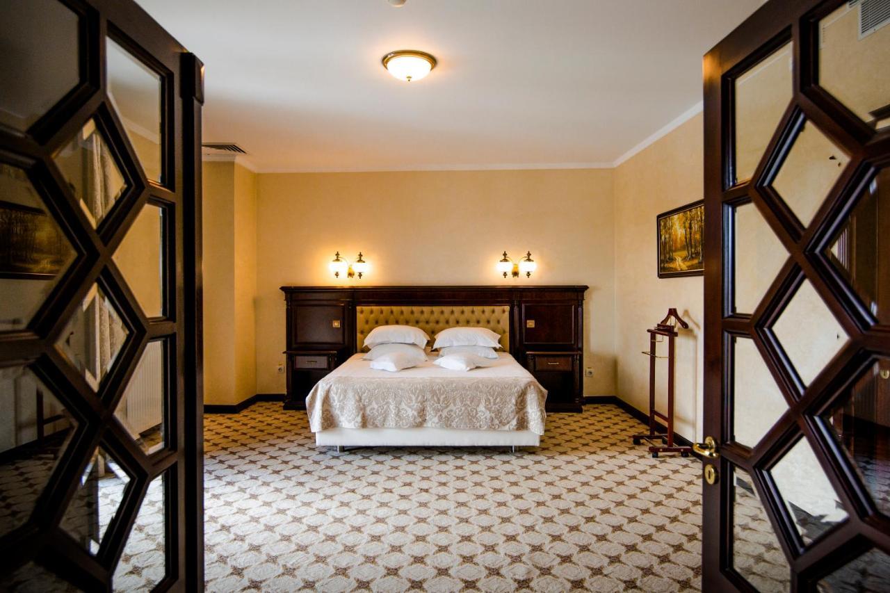 Hotel Golden House Craiova Bagian luar foto