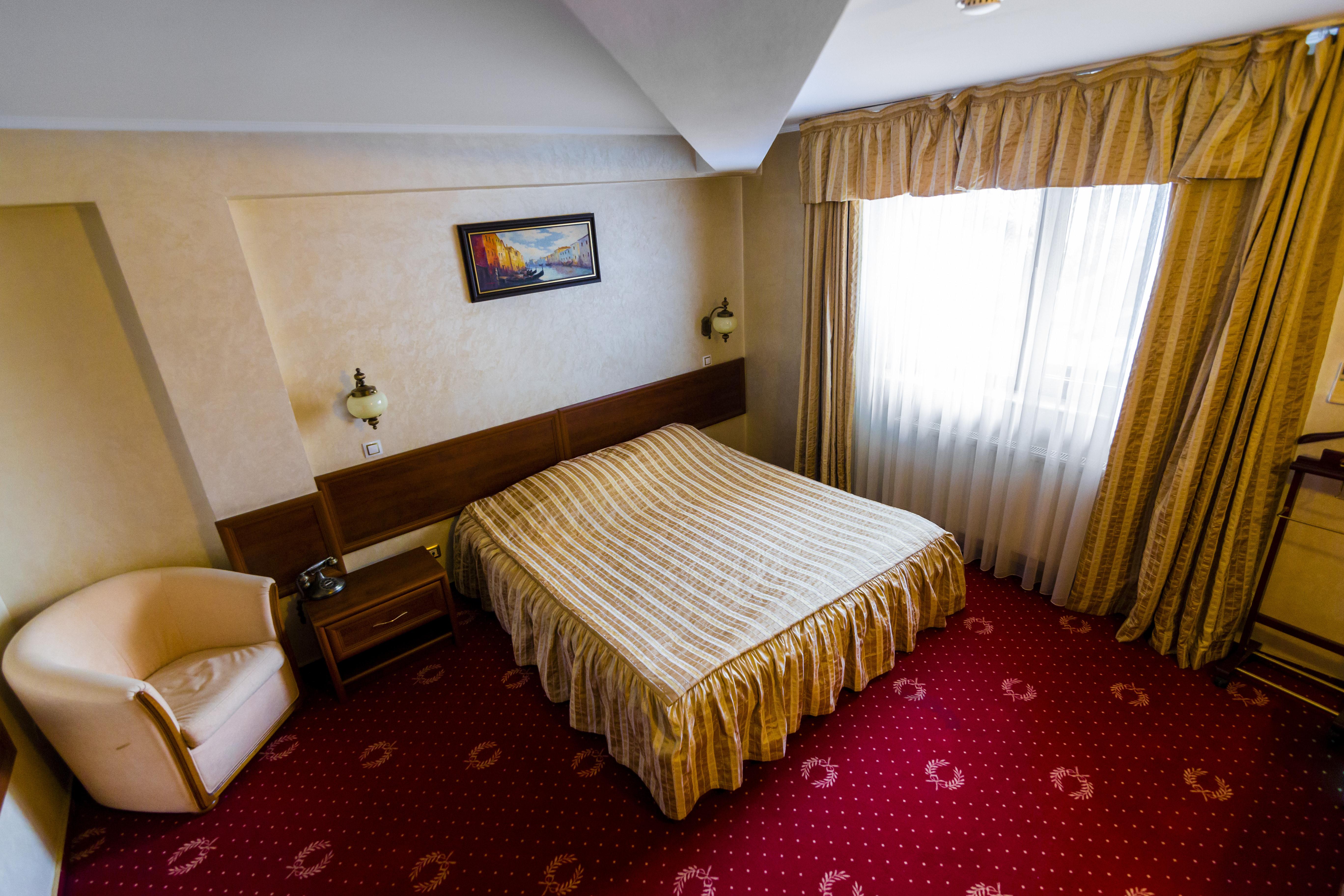 Hotel Golden House Craiova Bagian luar foto