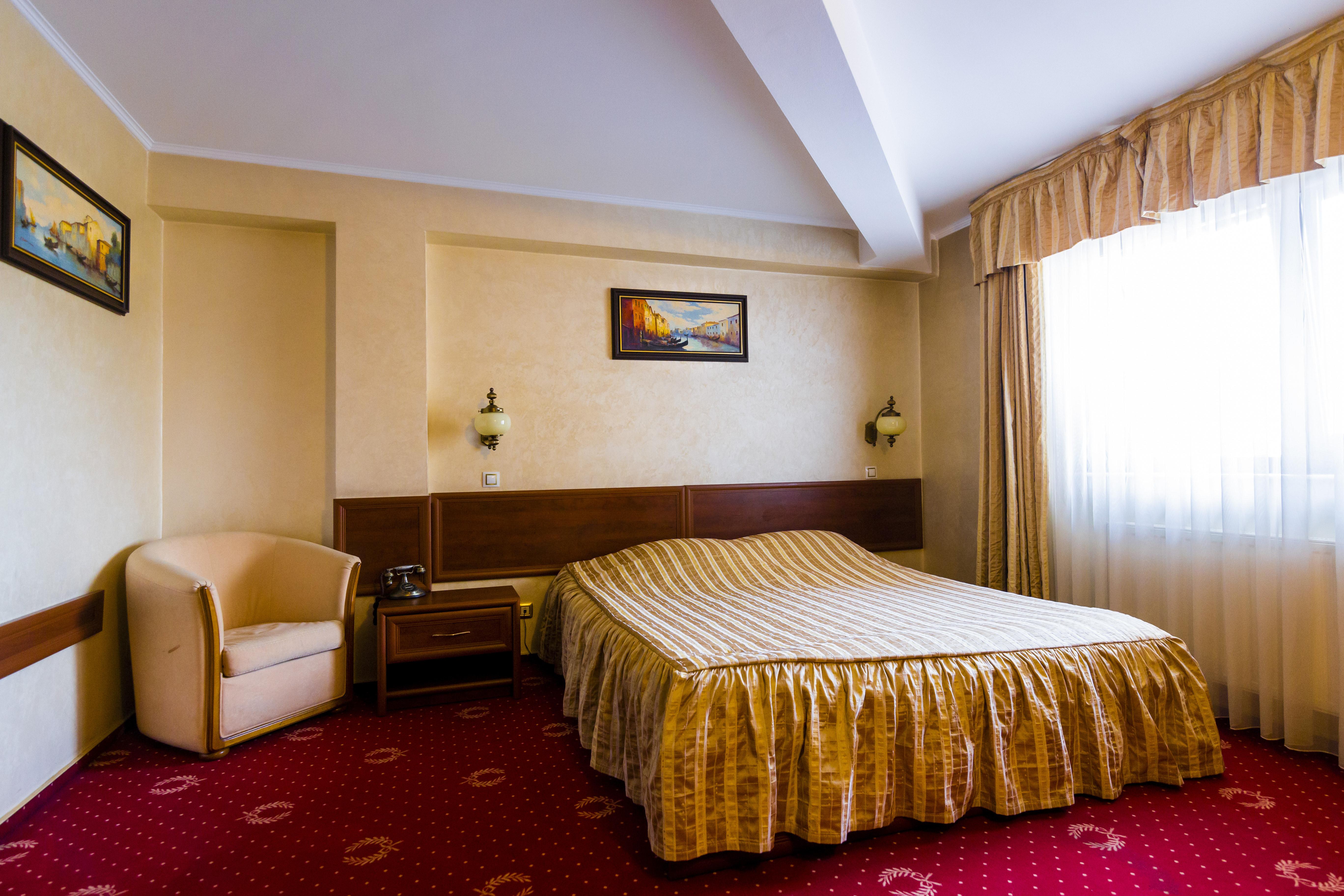 Hotel Golden House Craiova Bagian luar foto