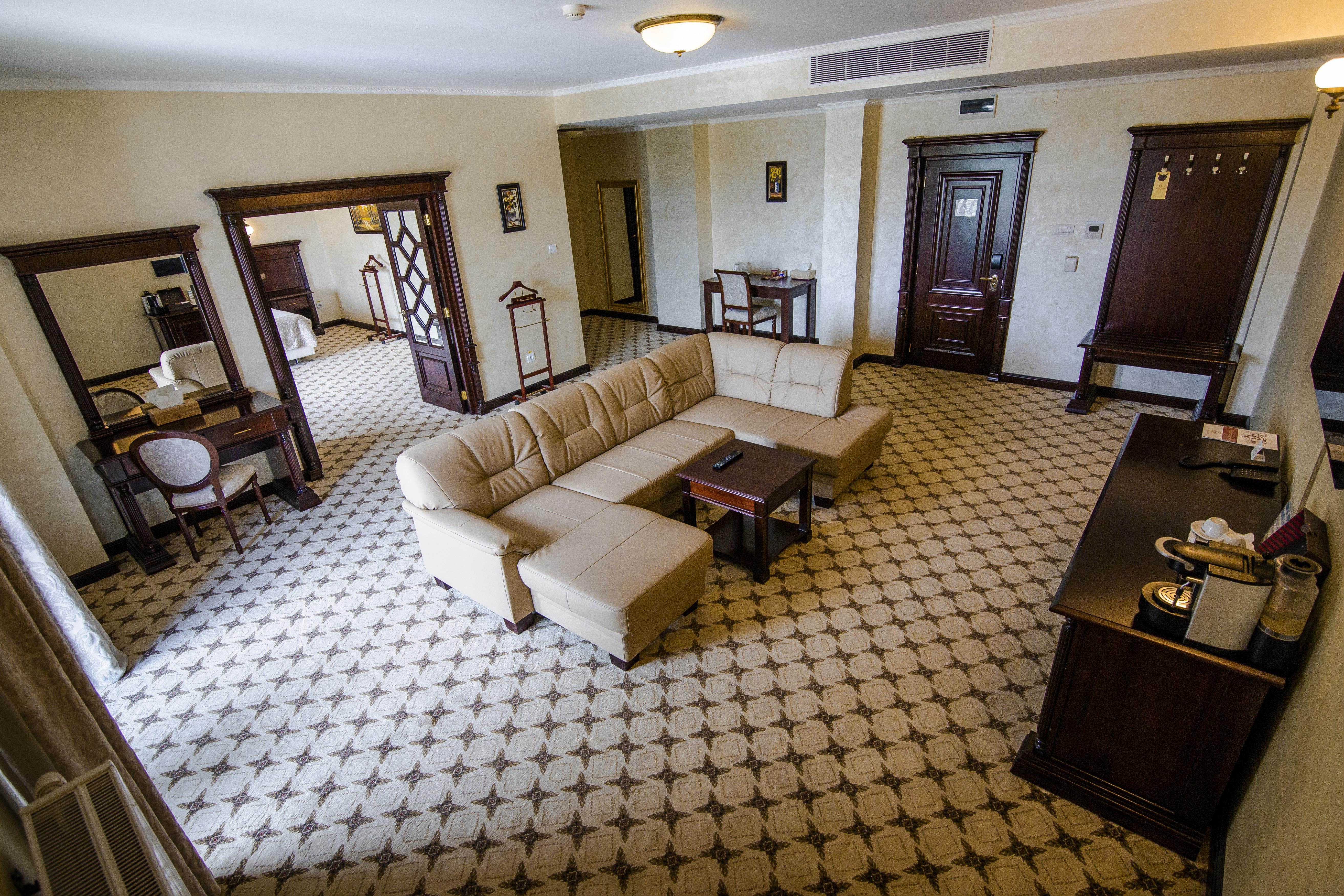 Hotel Golden House Craiova Bagian luar foto