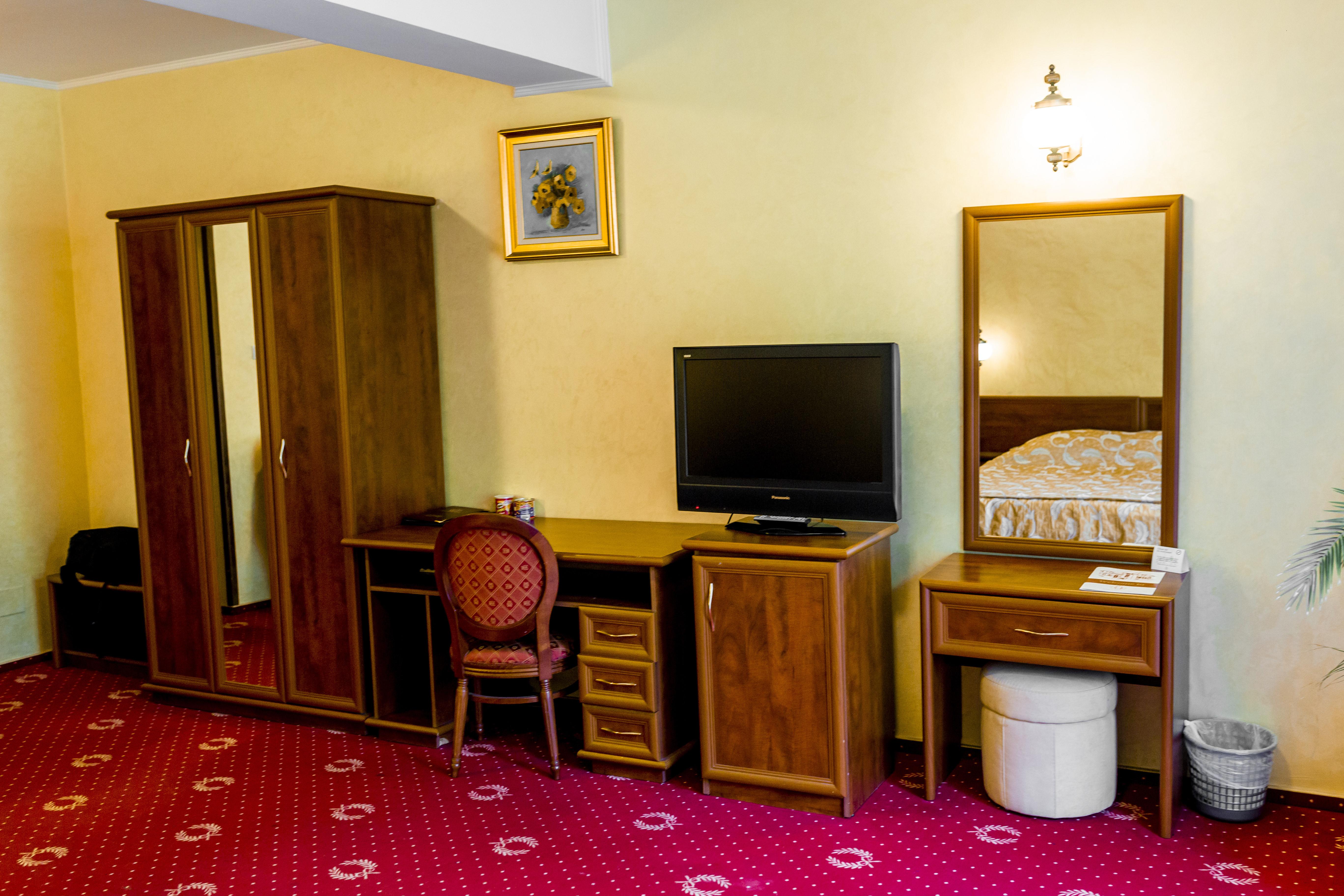 Hotel Golden House Craiova Bagian luar foto