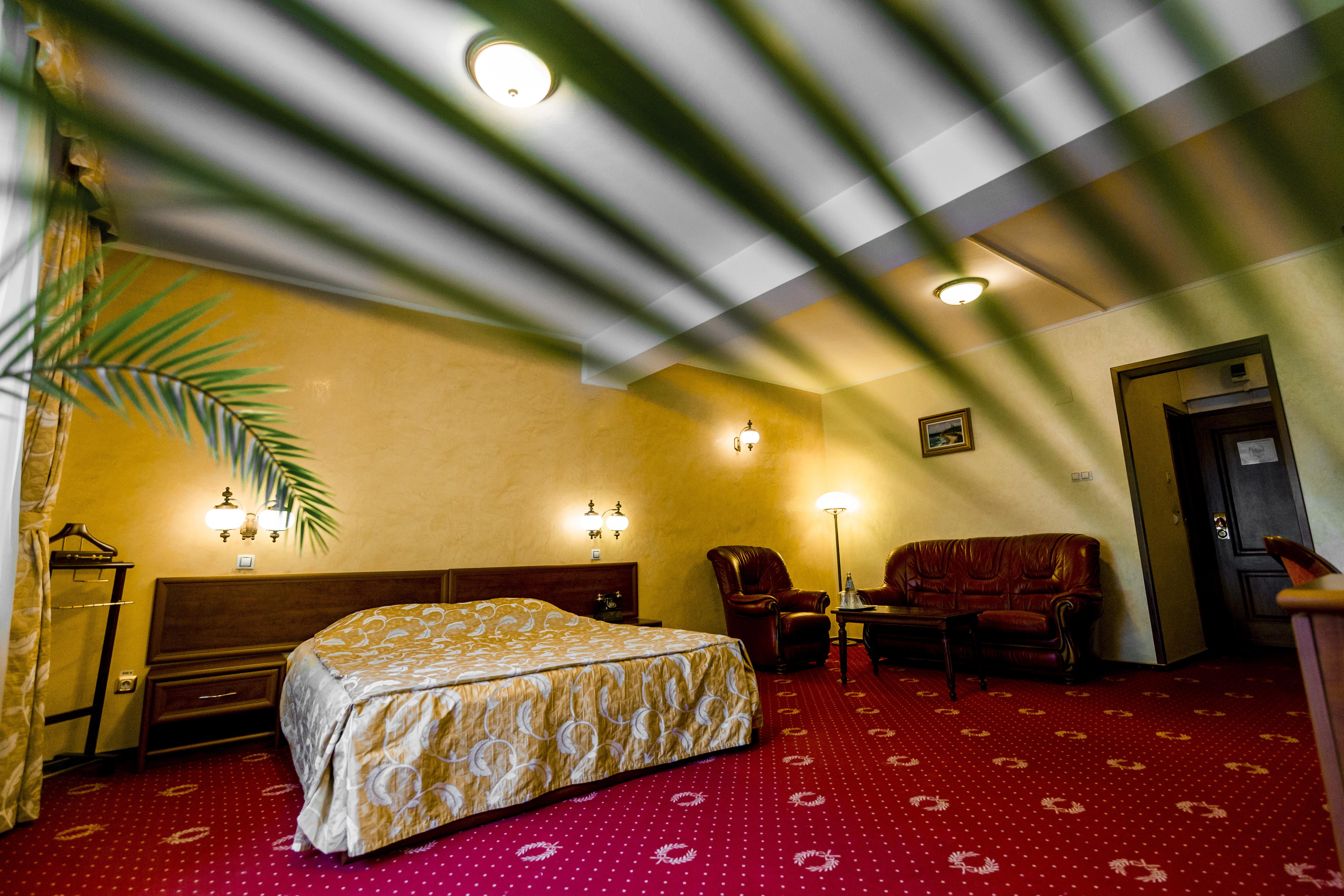 Hotel Golden House Craiova Bagian luar foto