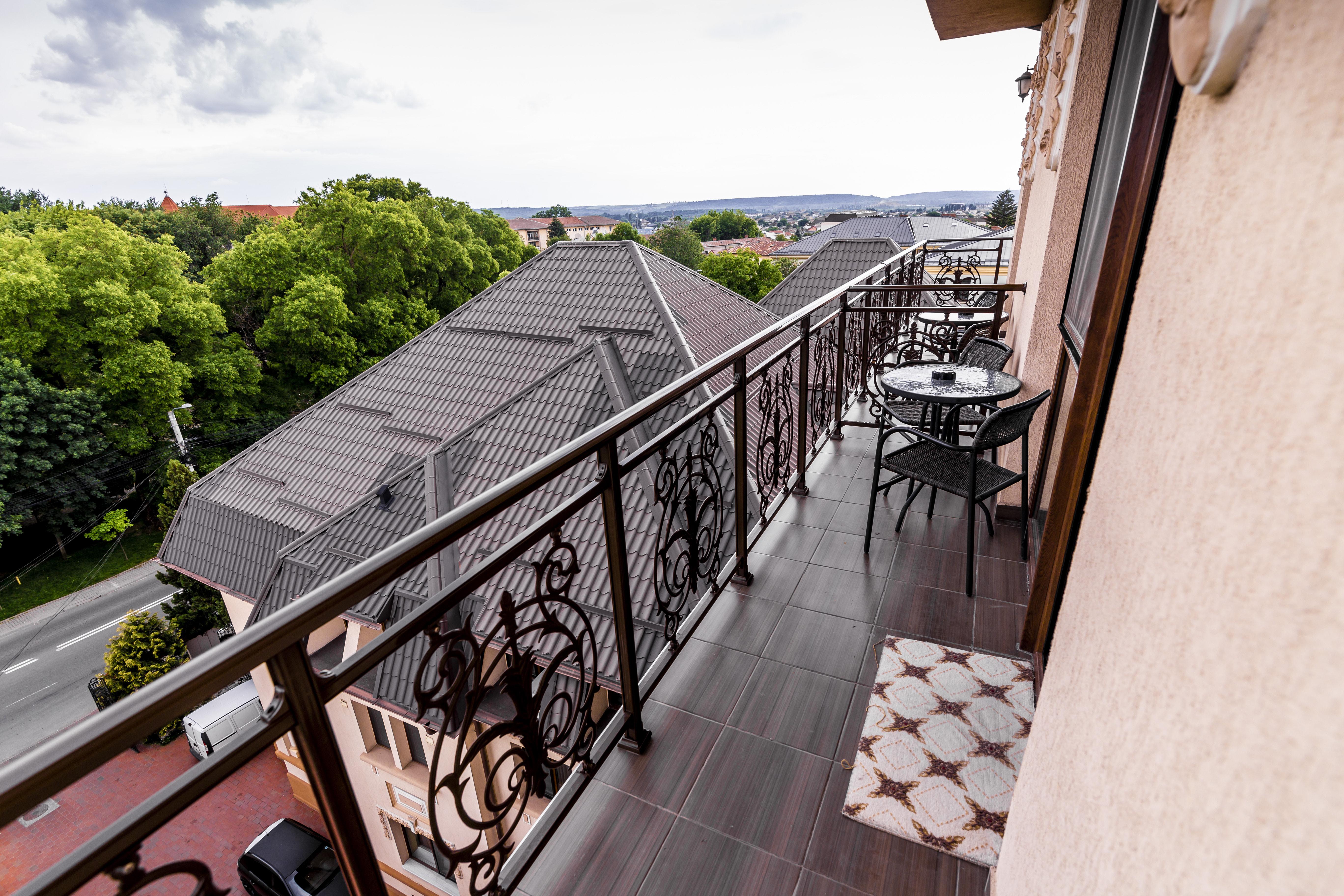 Hotel Golden House Craiova Bagian luar foto
