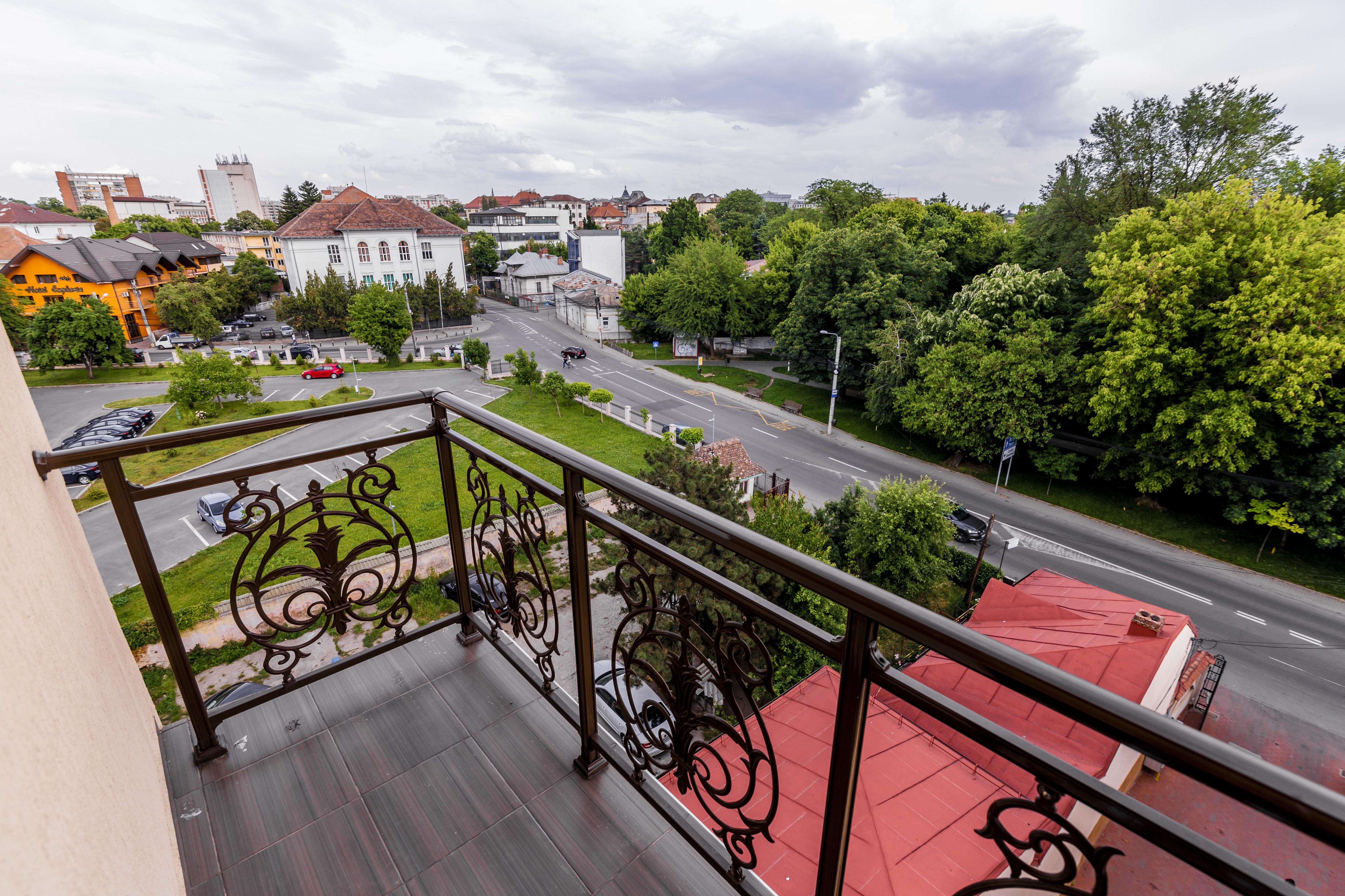 Hotel Golden House Craiova Bagian luar foto