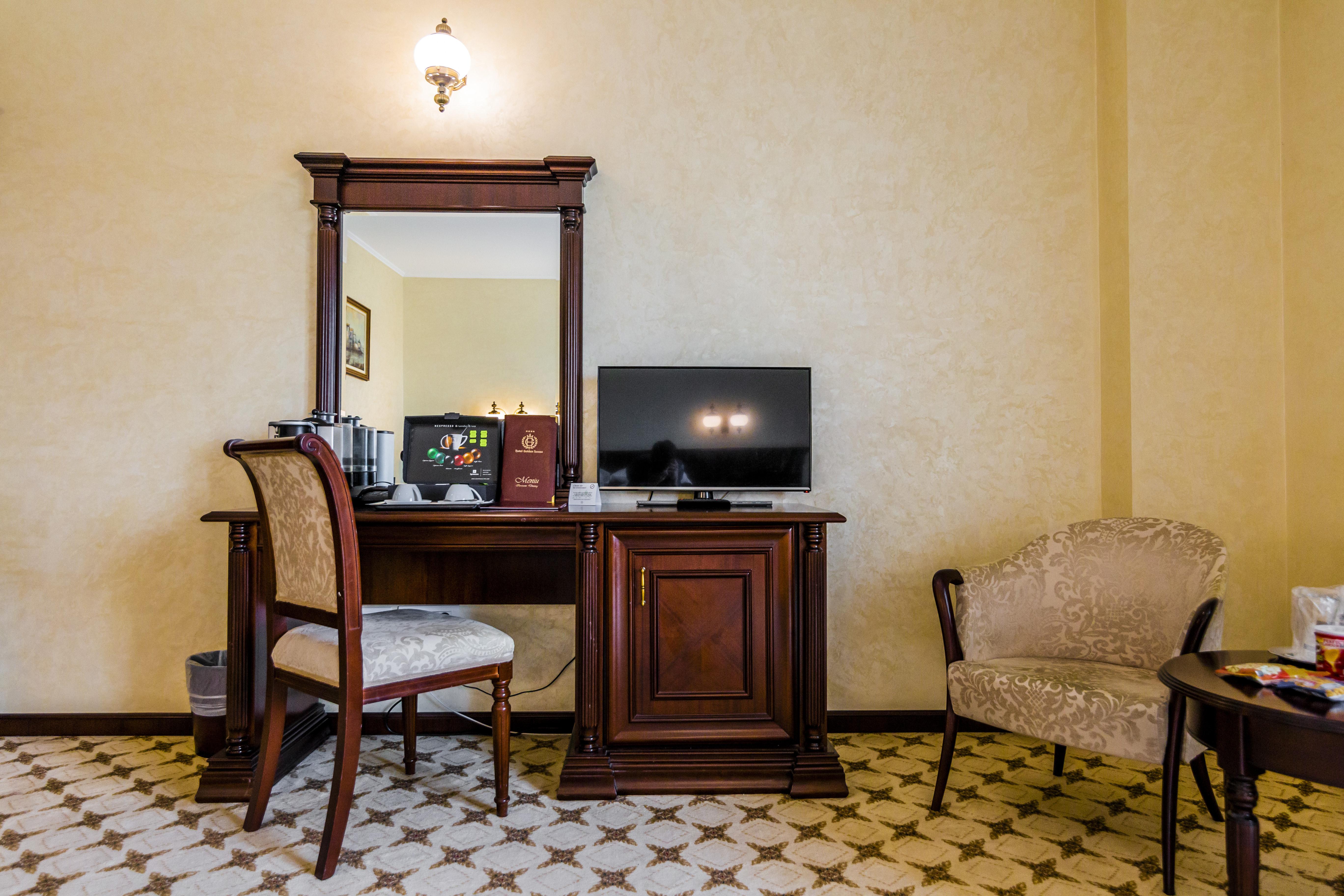 Hotel Golden House Craiova Bagian luar foto