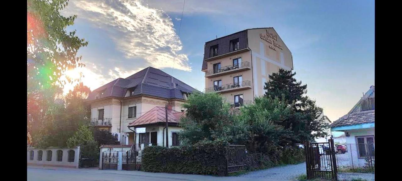 Hotel Golden House Craiova Bagian luar foto