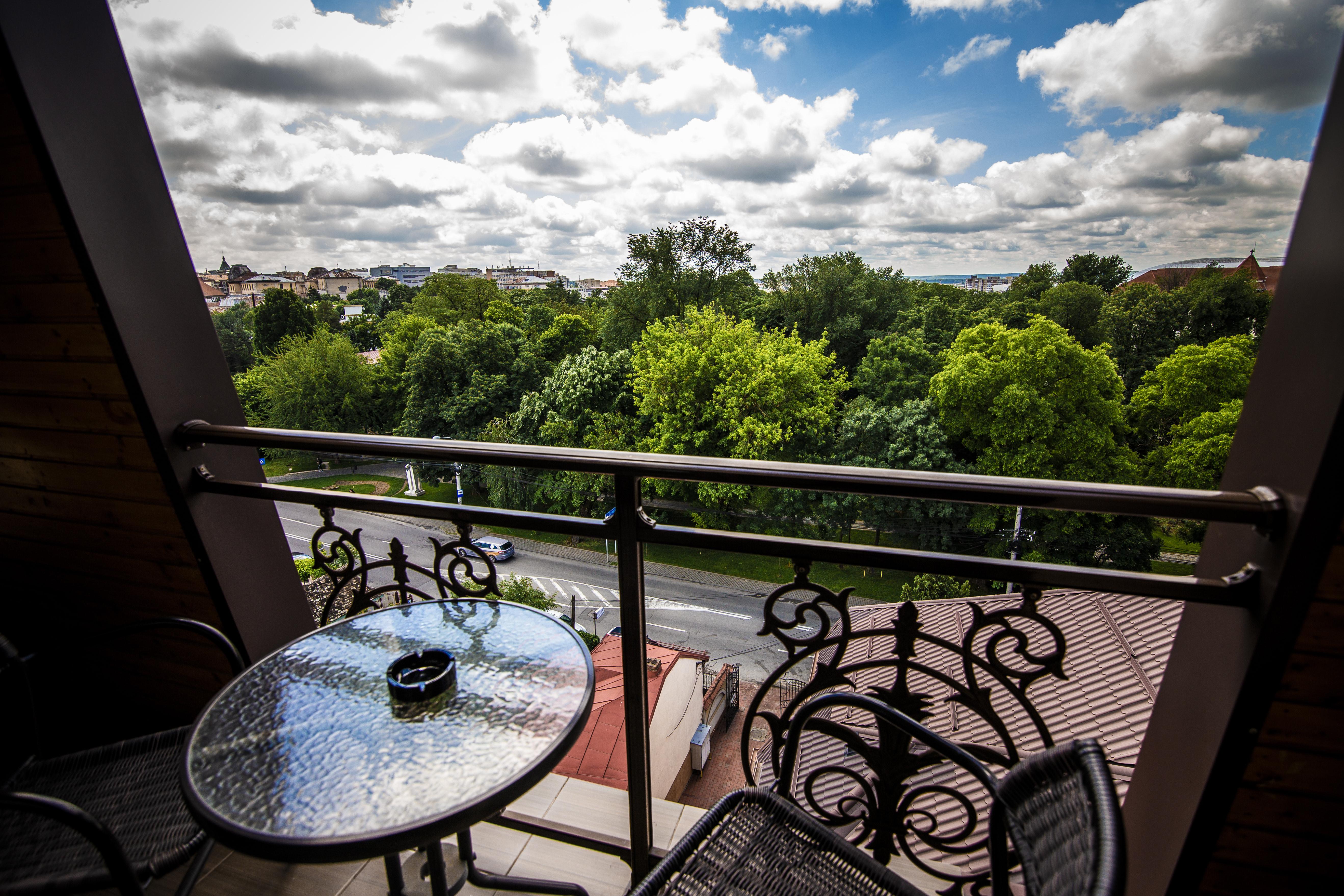 Hotel Golden House Craiova Bagian luar foto