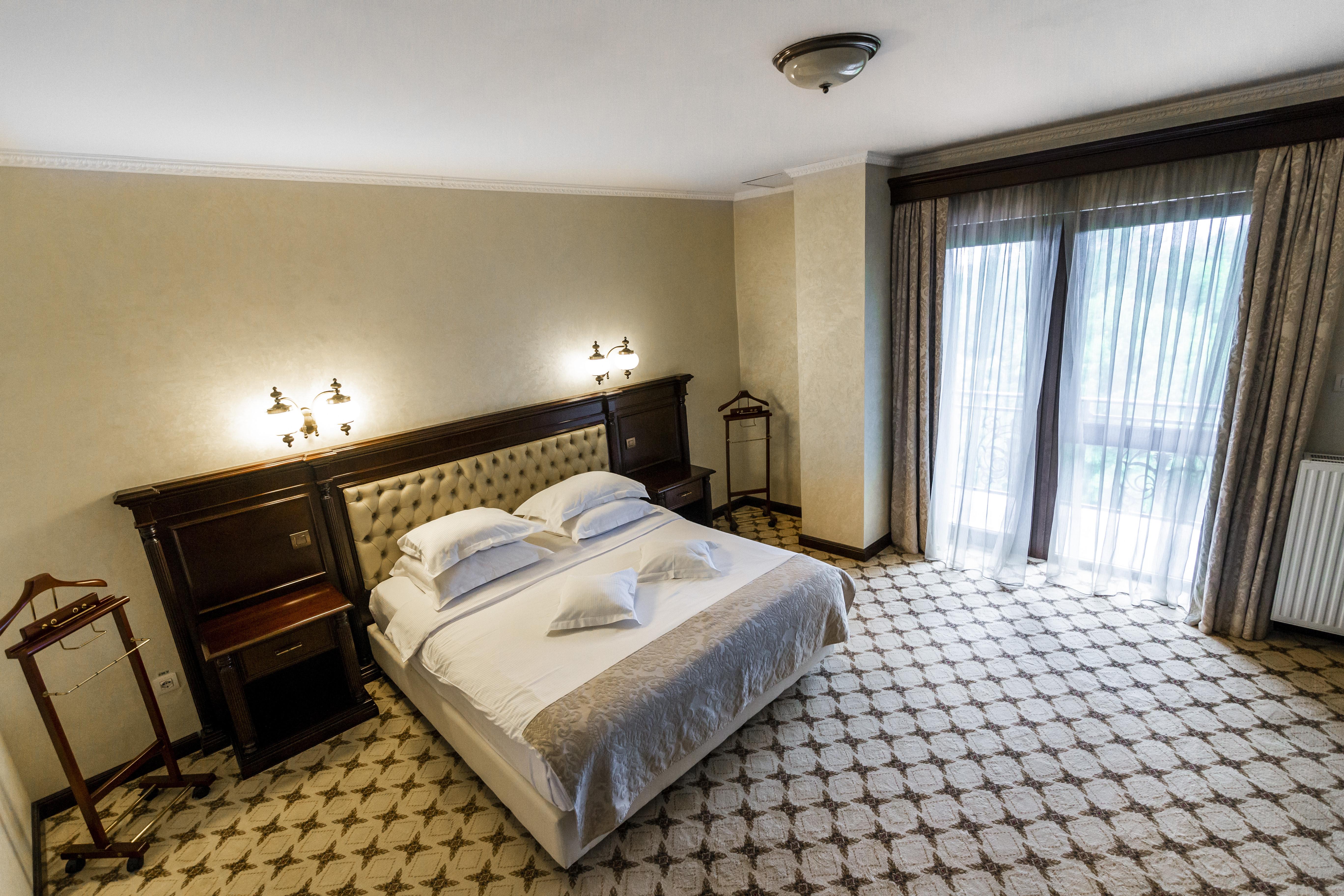 Hotel Golden House Craiova Bagian luar foto