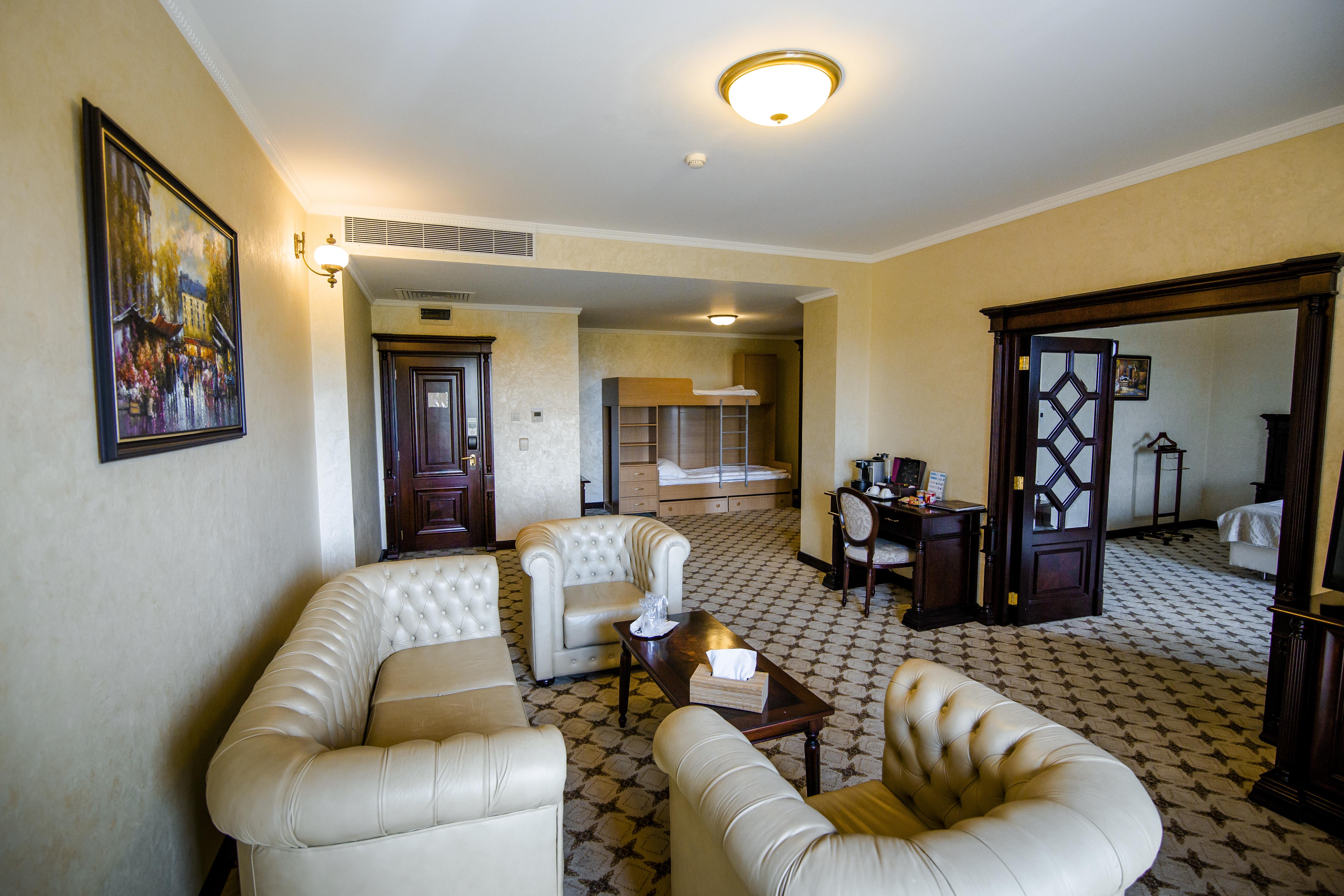 Hotel Golden House Craiova Bagian luar foto