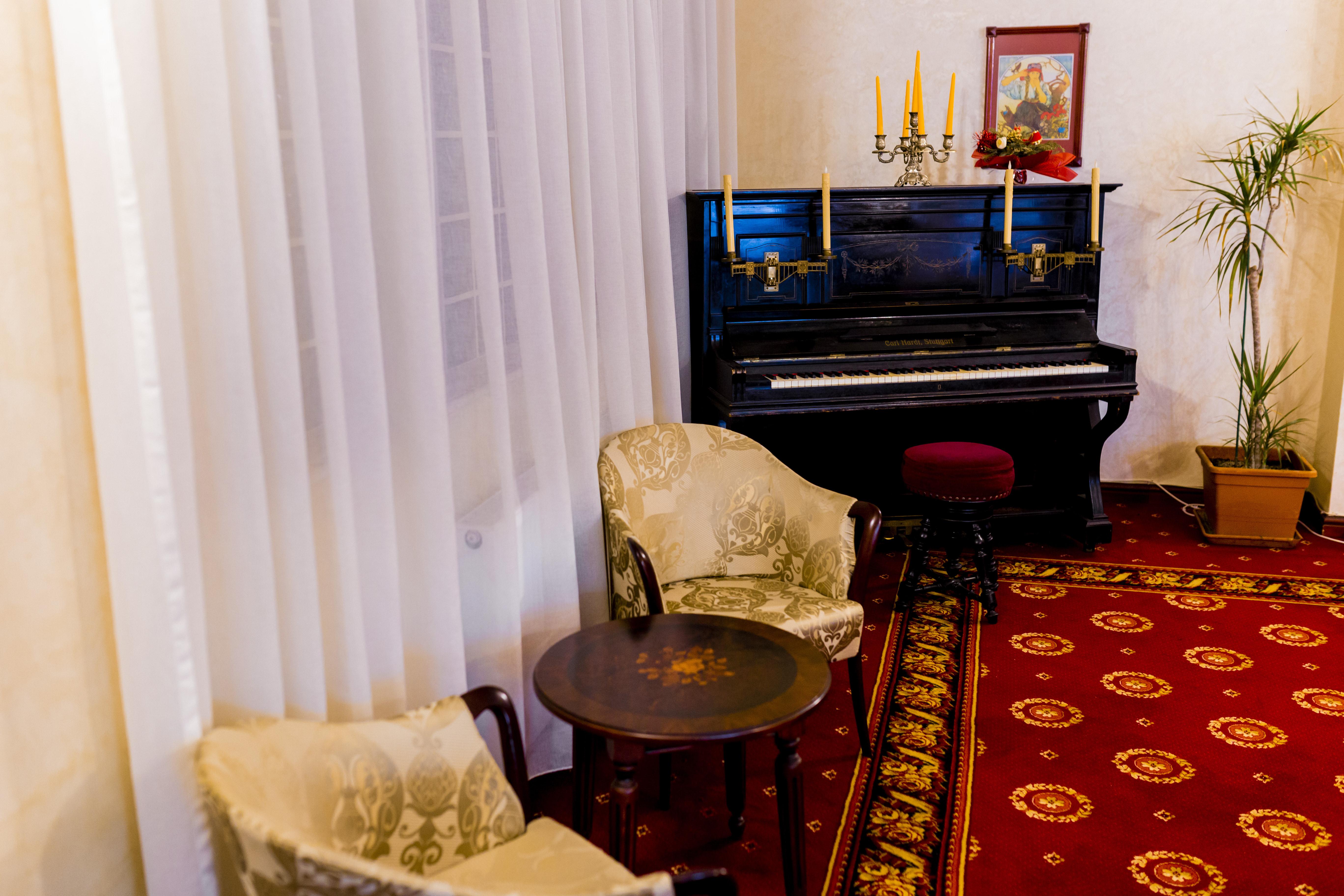 Hotel Golden House Craiova Bagian luar foto