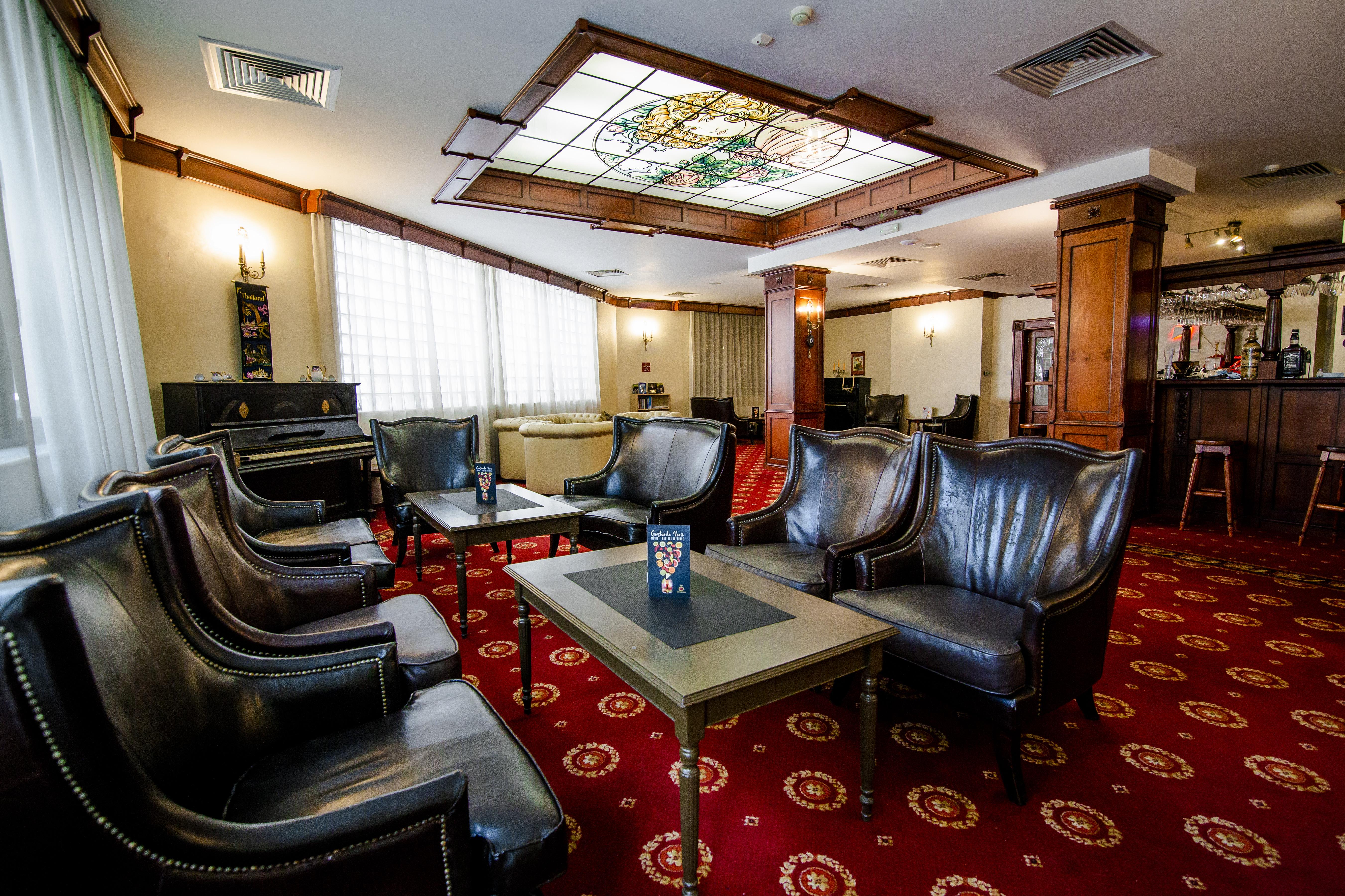 Hotel Golden House Craiova Bagian luar foto