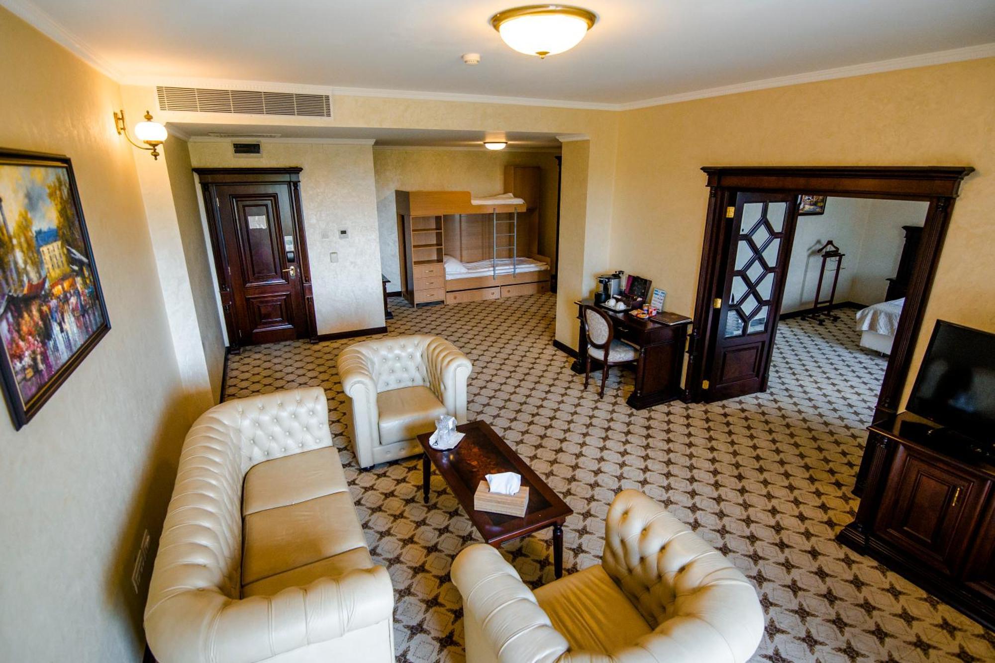 Hotel Golden House Craiova Ruang foto