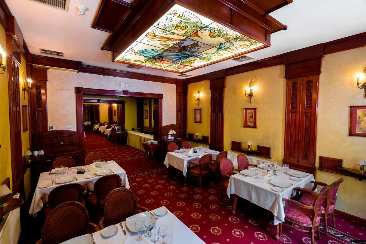 Hotel Golden House Craiova Bagian luar foto